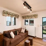 Xrisaetos Cozy Mountain Retreat With Stunning View By Greece Kernitsa