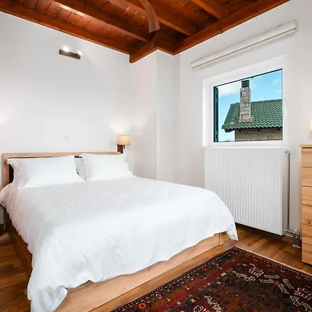 Xrisaetos Cozy Mountain Retreat With Stunning View By Greece *