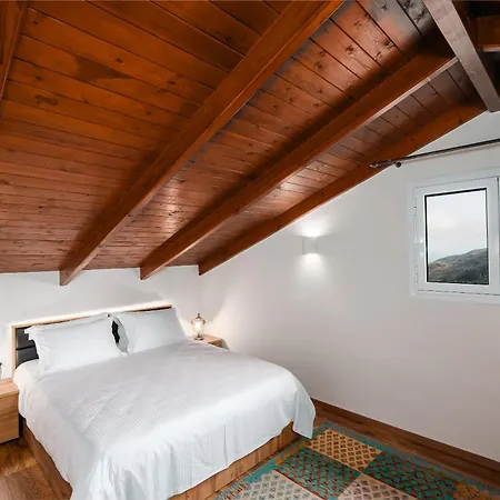 Xrisaetos Cozy Mountain Retreat With Stunning View By Greece