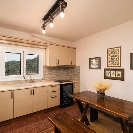 Xrisaetos Cozy Mountain Retreat With Stunning View By Greece Willa *