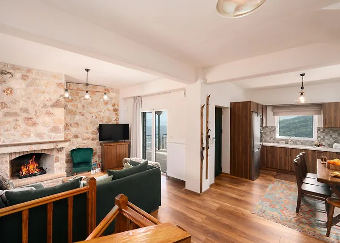 Vila Xrisaetos Cozy Mountain Retreat With Stunning View By Greece Kernitsa