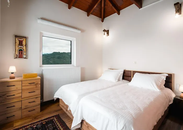 Xrisaetos Cozy Mountain Retreat With Stunning View By Greece 빌라