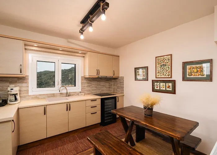 Xrisaetos Cozy Mountain Retreat With Stunning View By Greece Vila *