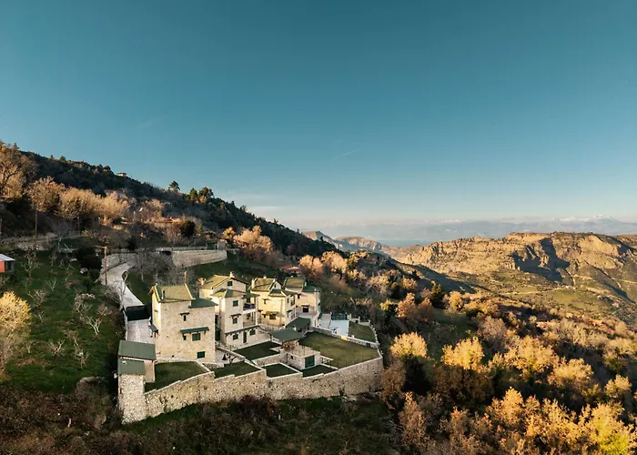 Xrisaetos Cozy Mountain Retreat With Stunning View By Greece 빌라